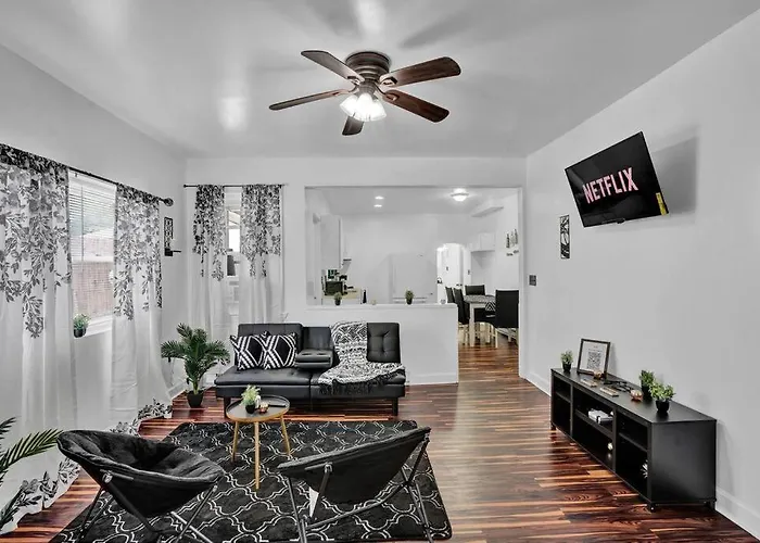 Around The Corner To Ppl Center! With Secured Parking 1St Floor Unit