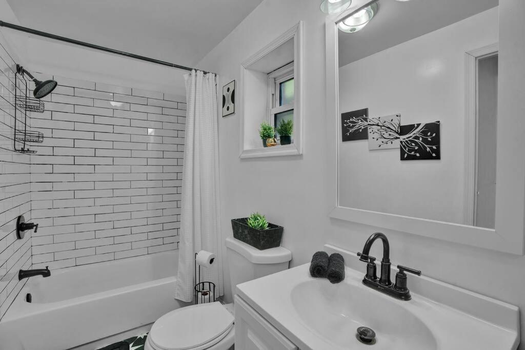 Around The Corner To Ppl Center! With Secured Parking 1st Floor Unit Apartment