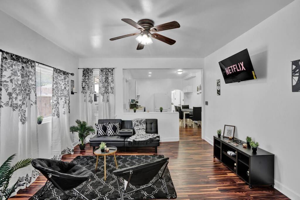 Around The Corner To Ppl Center! With Secured Parking 1st Floor Unit Apartment